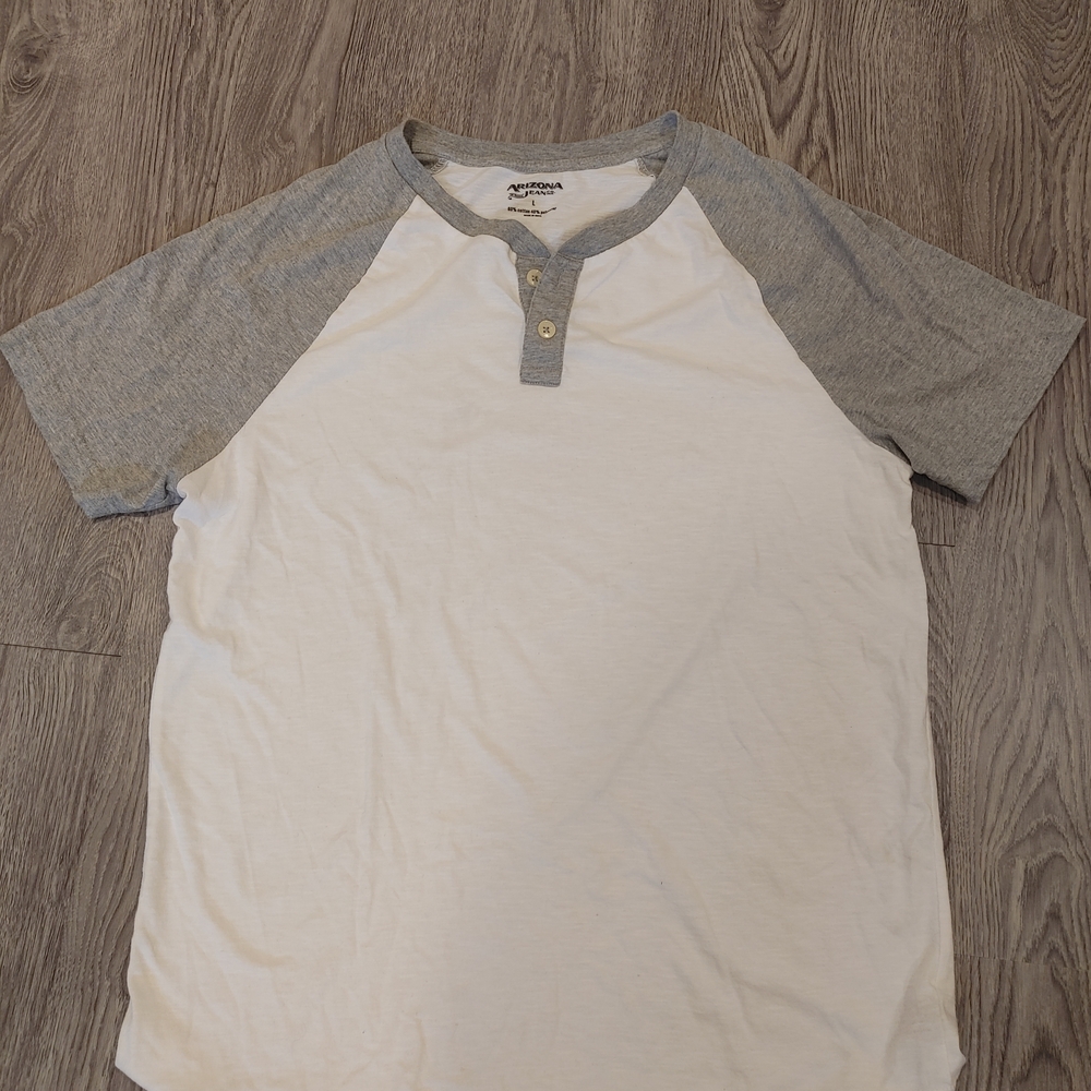 Arizona Jean Company Gray and White Short Sleeve Henley